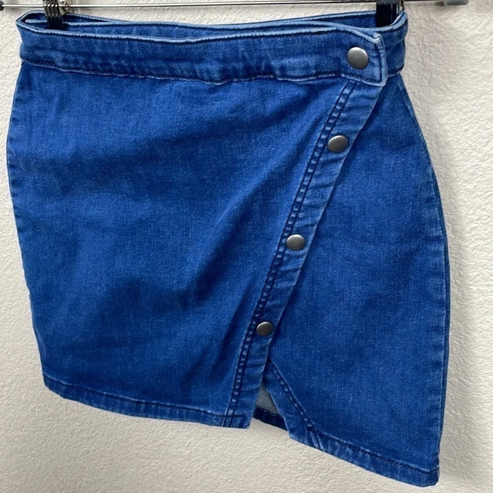 Free People We The Free Notched Denim Mini Skirt Asymmetric Snap Blue Jean Sz 6